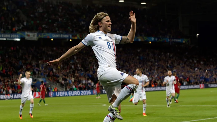 Birkir Bjarnason je prvým strelcom Islandu v rámci celej histórie, ktorý skóroval na ME. Podarilo sa mu to v dueli proti Portuga