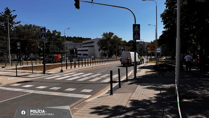 Tragická dopravná nehoda v bratislavskej Karlovej Vsi. Chodkyňu zrazila dodávka na priechode pre chodcov