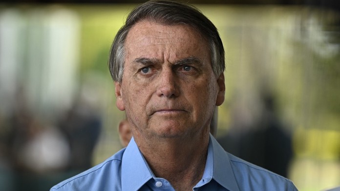 Brazílskeho exprezidenta Bolsonara museli náhle hospitalizovať