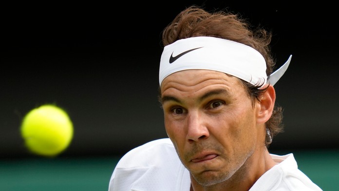 Nadal otočil nepriaznivý stav a na Wimbledone si zahrá semifinále