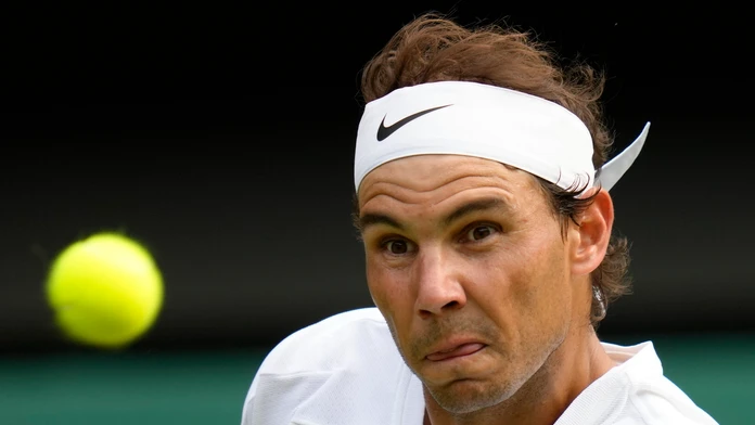 Nadal otočil nepriaznivý stav a na Wimbledone si zahrá semifinále