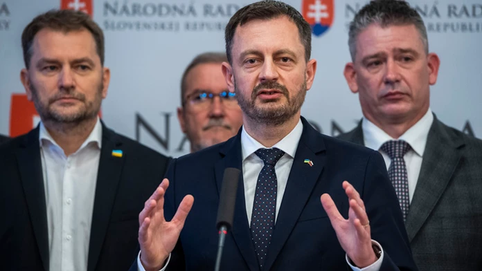 Na snímke premiér Eduard Heger.