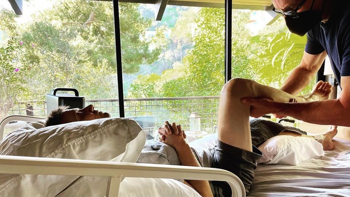 Herec Jeremy Renner si pri nehode so snežným pluhom zlomil viac ako 30 kostí