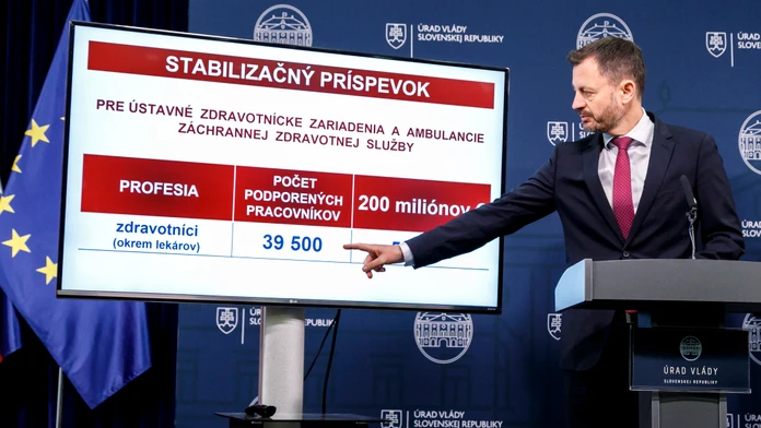 Predseda vlády Eduard Heger počas tlačovej konferencie po rokovaní vlády v Bratislave.