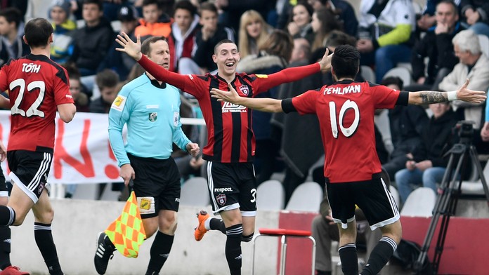 Na snímke uprostred  Erik Jirka (Trnava ) oslavuje gól v zápase AS Trenčín - Spartak Trnava.