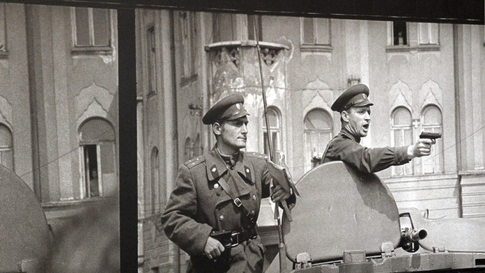 Na snímke fotografie Ladislava Bielika z augustových dní 1968.