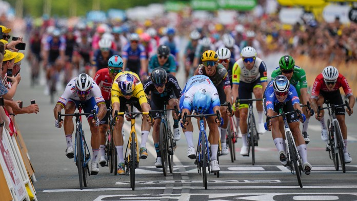 Záverečný špurt tretej etapy Tour de France.