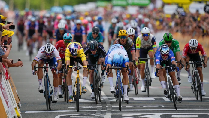 Záverečný špurt tretej etapy Tour de France.