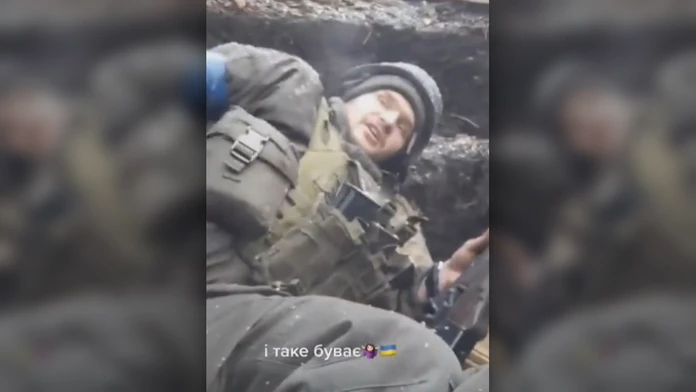 VIDEO: Šťastie v nešťastí. Ukrajinský vojak prežil ostreľovanie vďaka svojmu mobilu
