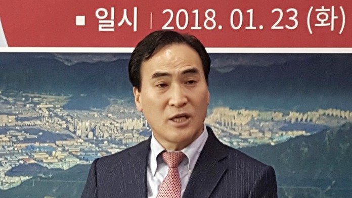 Na archívnej snímke z 23. januára 2018 Kim Čong-jang reční počas tlačovej konferencie v Čchangwone.