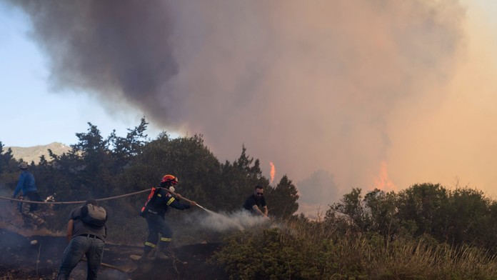 V Grécku varujú pred meltemi. Hrozí vysoké riziko požiarov