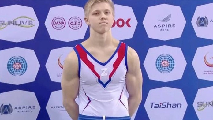 Šokujúca provokácia ruského gymnastu. Na stupňoch víťazov, stojac vedľa Ukrajinca, podporil útok na jeho krajinu