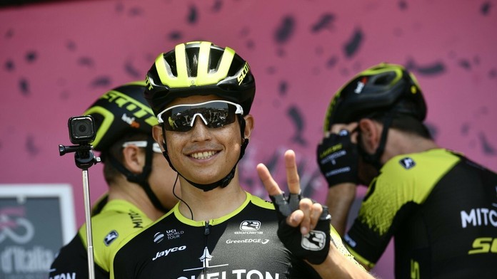 Kolumbijský cyklista Esteban Chaves z tímu Mitchelton-Scott zvíťazil vo štvrtkovej šiestej etape pretekov Giro d'Italia.