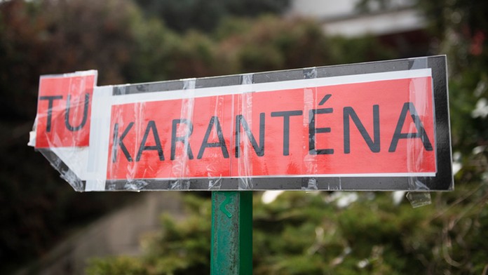 Cestujúci, ktorí prišli z Pekingu do Wu-chanu.