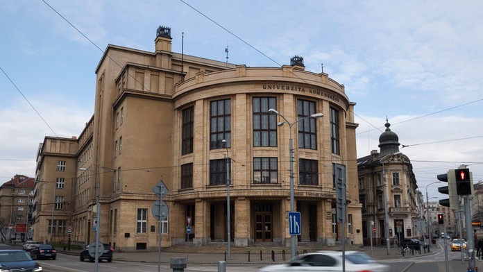 Univerzita Komenského v Bratislave.