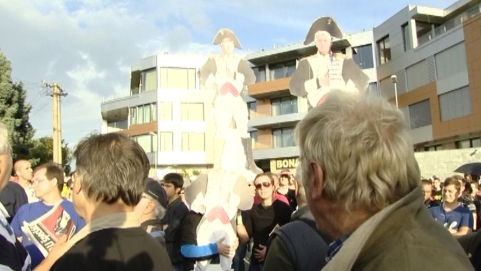 Protest pred Bonaparte. 