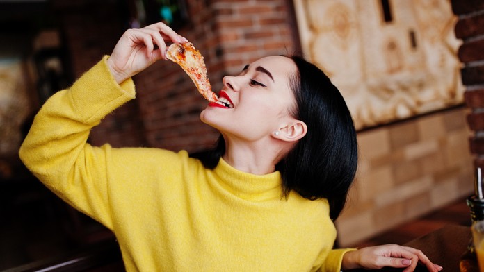 Pizza a dievča. 