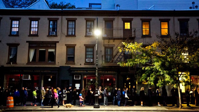 Preplnené volebné miestnosti v New Yorku.