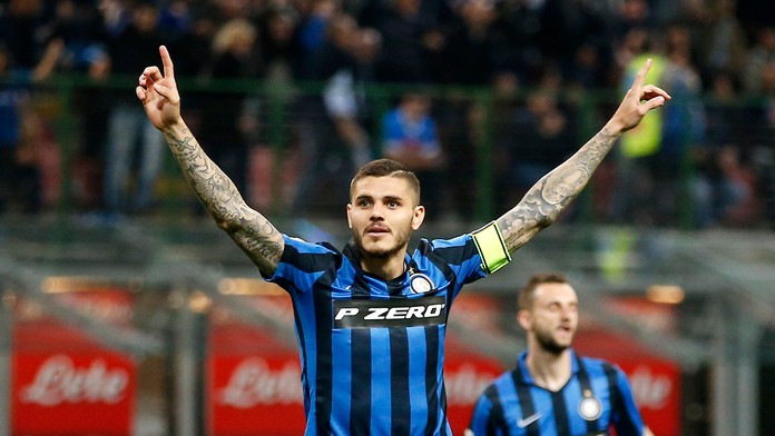 Na snímke sa hráč Interu Mauro Icardi teší z gólu