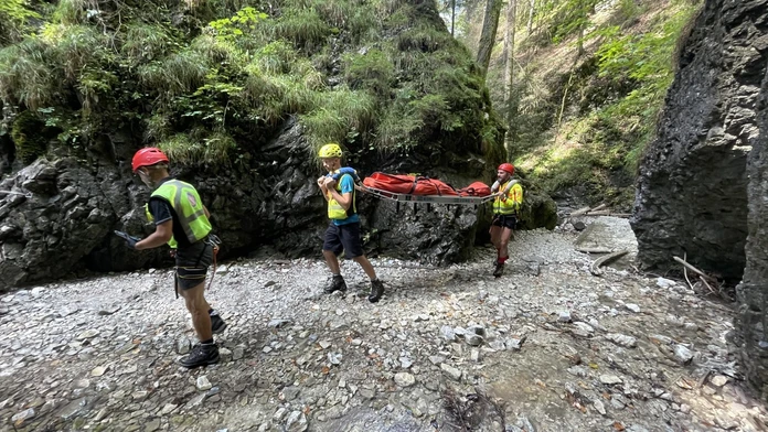 Náhle skolaboval, záchranárom sa ho už nepodarilo oživiť. V Slovenskom raji prišiel o život turista