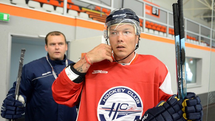 Ladislav Nagy a asistent trénera Marcel Šimurda počas prípravy hokejistov HC Košice.