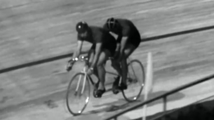 Tandémový šprint na bicykli.