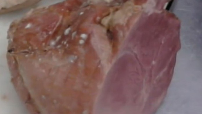 Z tohoto hnusu odmietli kuchárky variť v školskej jedálni.