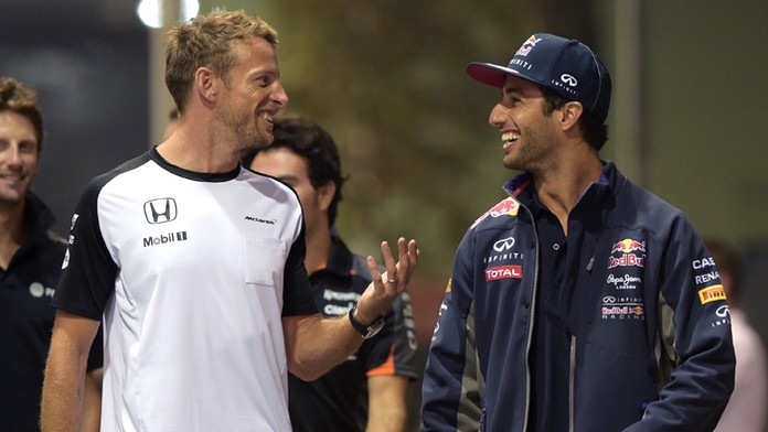 Jazdci F1 Jenson Button (McLaren) a Daniel Ricciardo (Red Bull)