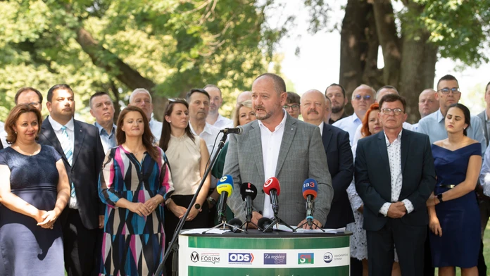 Zoskupenie strán okolo Maďarského fóra predstavilo kandidátku. Vedie ju Zsolt Simon