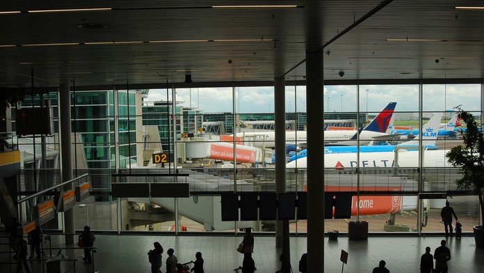 Filip Djuričič zo Sassuola oslavuje gól na pôde Hellasu Verona.