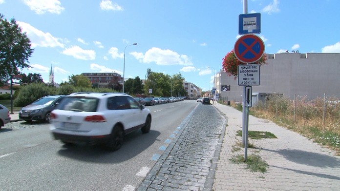 Mätúce dopravné značenie v Nitre.