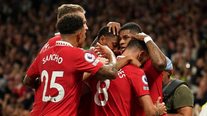 Manchester United v šlágri kola zdolal Liverpool a získal prvé body v sezóne