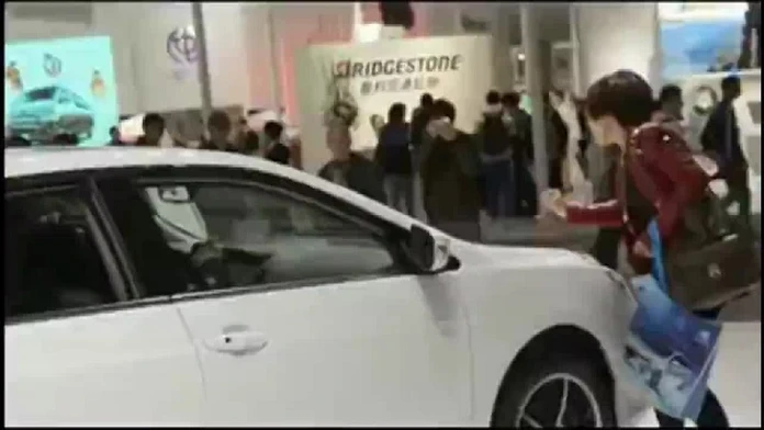 Zena skriabe auto