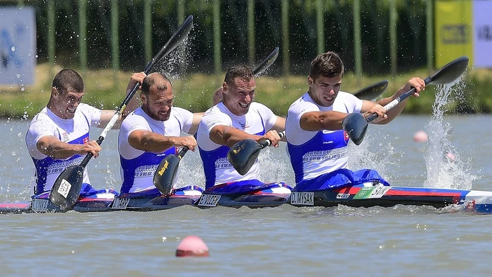Slovenský štvorkajak v zložení Denis Myšák, Erik Vlček, Juraj Tarr, Tibor Linka.