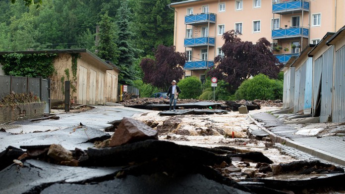 Zničená cesta v nemeckom Meissene.