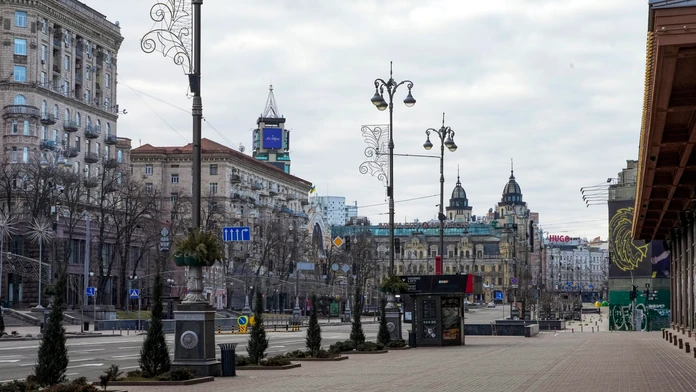 Prázdna ulica  v centre Kyjeva.