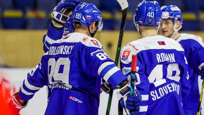 Na snímke radosť Slovákov z gólu proti Rakúšanom.