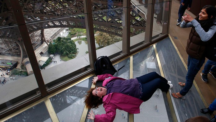 Eiffelovka dostala k "narodeninám" vyhliadkové plošiny zo skla 