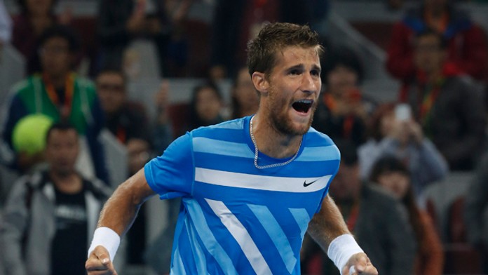 Martin Kližan sa teší po výhre nad Rafaelom Nadalom v Pekigu.