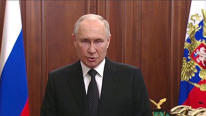 Vladimir Putin prisľúbil odpoveď na „teroristický útok“ na Krymský most