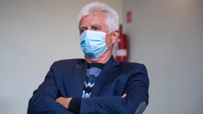 Tínedžer sa prebudil z kómy po 11-stich mesiacoch. O pandémii nemá ani tušenia
