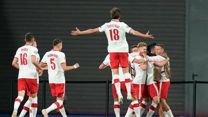 Radosť Poliakov po vyrovnávajúcom góle.