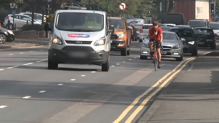 Britských cyklistov chráni nový zákon. Vodičom hrozia mastné pokuty
