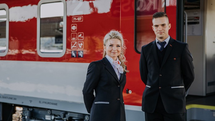 Zamestnanci ZSSK budú mať nové uniformy. 