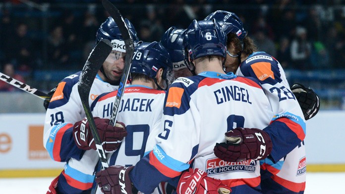 Radosť háčov Slovenska po úvodnom góle na medzinárodnom turnaji Slovakia Cup.