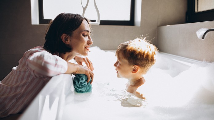 Odborníčka tvrdí, že deti stačí okúpať dvakrát za týždeň