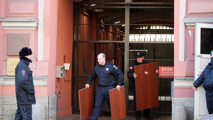 V Petrohrade zatvorili aj americký konzulát. 