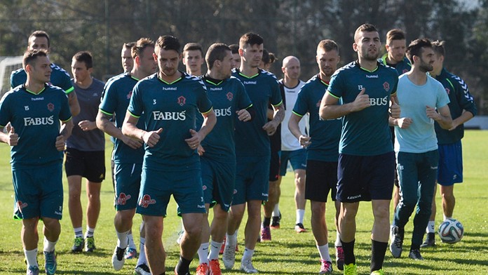  Na archívnej snímke futbalisti FK Iskra Borčice počas tréningu.