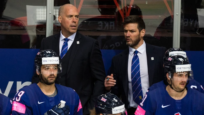 Tréner Corey Neilson na lavičke Veľkej Británie počas majstrovstiev sveta 2021.
