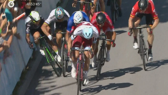 Peter Sagan sa dostal do kolízie s Markom Cavendishom.